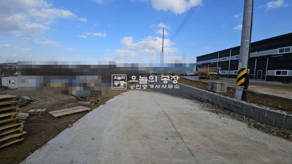 경기 화성만세구 장안면 노진리 부지1,754평/건물299평,신축,단독같은공장,300평,저렴한월차임.대형차량진입가능 월세 매물번호 10560 사진 1