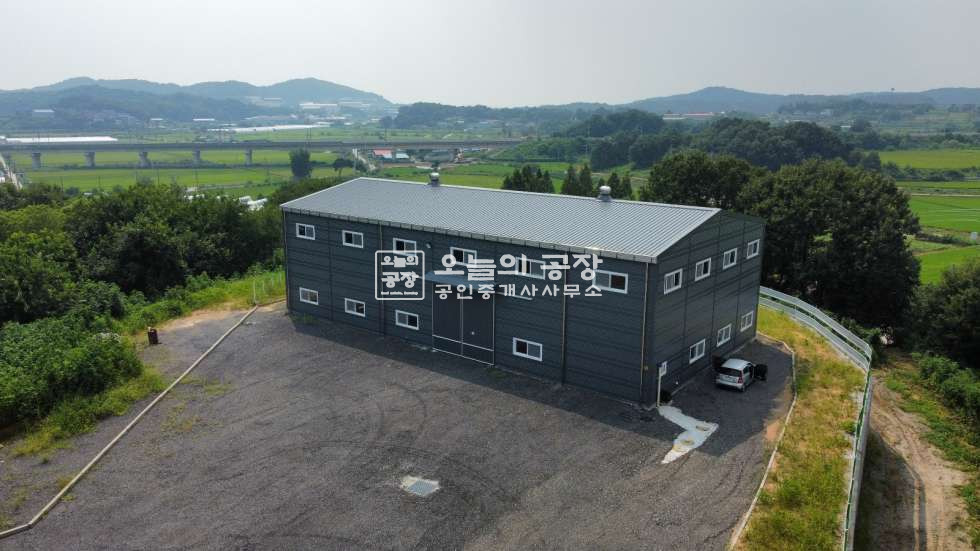 경기 화성만세구 양감면 신왕리 대지 2,417평 / 건물 350평 / 신왕리 신축공장 / 건축완료 후 사용승인 대기중 / 넓은 마당 / 2차선변 매매 매물번호 10830 사진 4