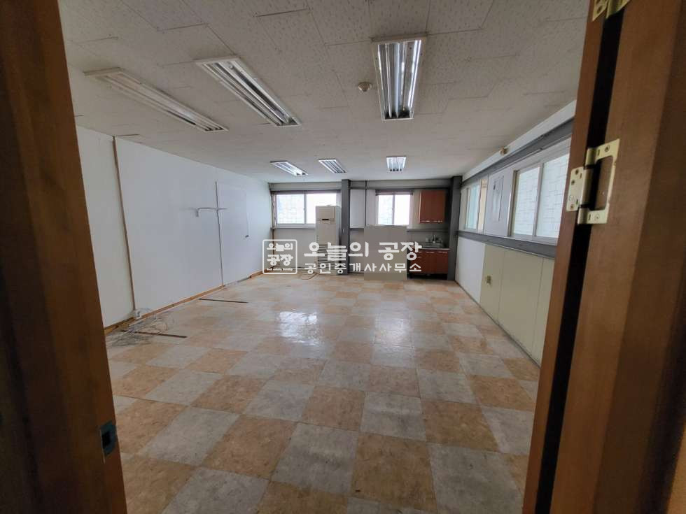 경기 화성효행구 정남면 화성 공장 임대 / 정남면 공장임대 / 138평 / 넓은 공동마당/ 즉시입주가능 / 전기100kw / 대형차량진입가능 월세 매물번호 10025 사진 8