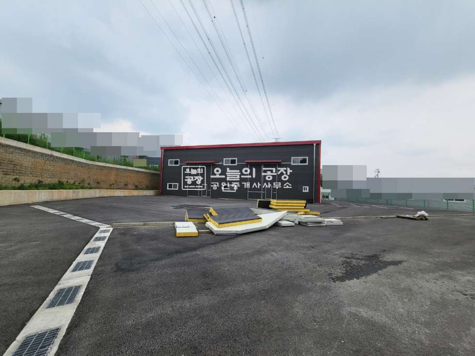 경기 화성만세구 장안면 부지1000평 / 건물 367평/ 사무실 및 숙소 / 전기 400kw / 넓은마당 월세 매물번호 10344 사진 2