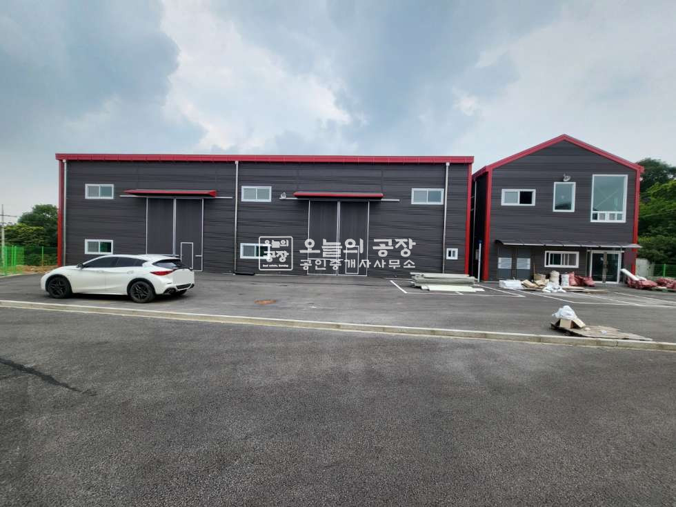 경기 화성만세구 장안면 부지1000평 / 건물 367평/ 사무실 및 숙소 / 전기 400kw / 넓은마당 월세 매물번호 10344 사진 3