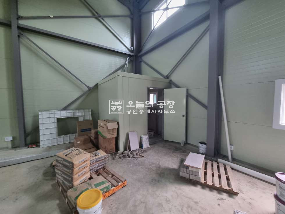 경기 화성만세구 양감면 신왕리 부지725평/건물120평/넓은단독마당 /민원없는입지/대형차진입가능 월세 매물번호 10303 사진 4