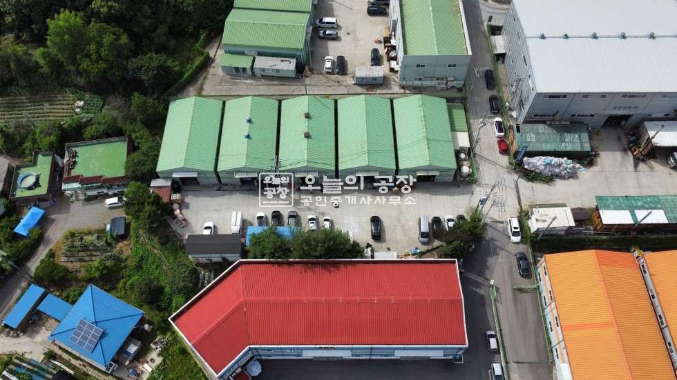 경기 화성효행구 정남면 부지818평/건물300평/저렴한공장임대/60평5개동/대형차진입가능 월세 매물번호 10558 사진 2